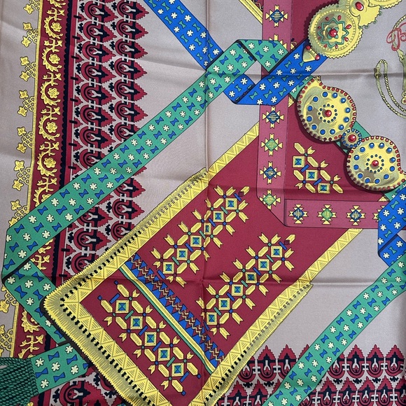 ❣️Hermès BRINS D’OR 100 % Silk Scarf 90 x 90 cm-authentic - Picture 7 of 16